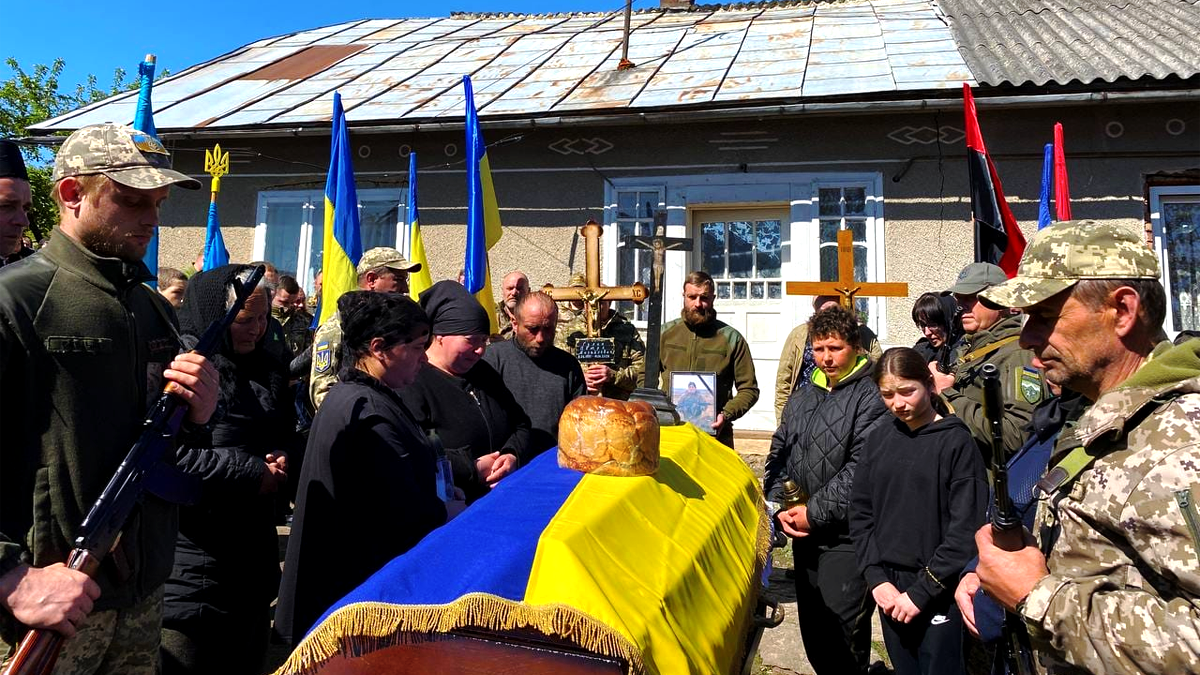 На Городенківщині в останню путь провели воїна Петра Гулина 2