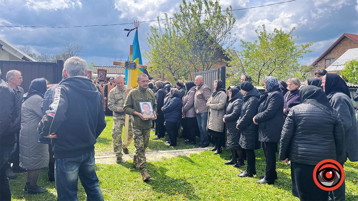 У Корничі назавжди попрощалися з воїном Миколою Настащуком 5