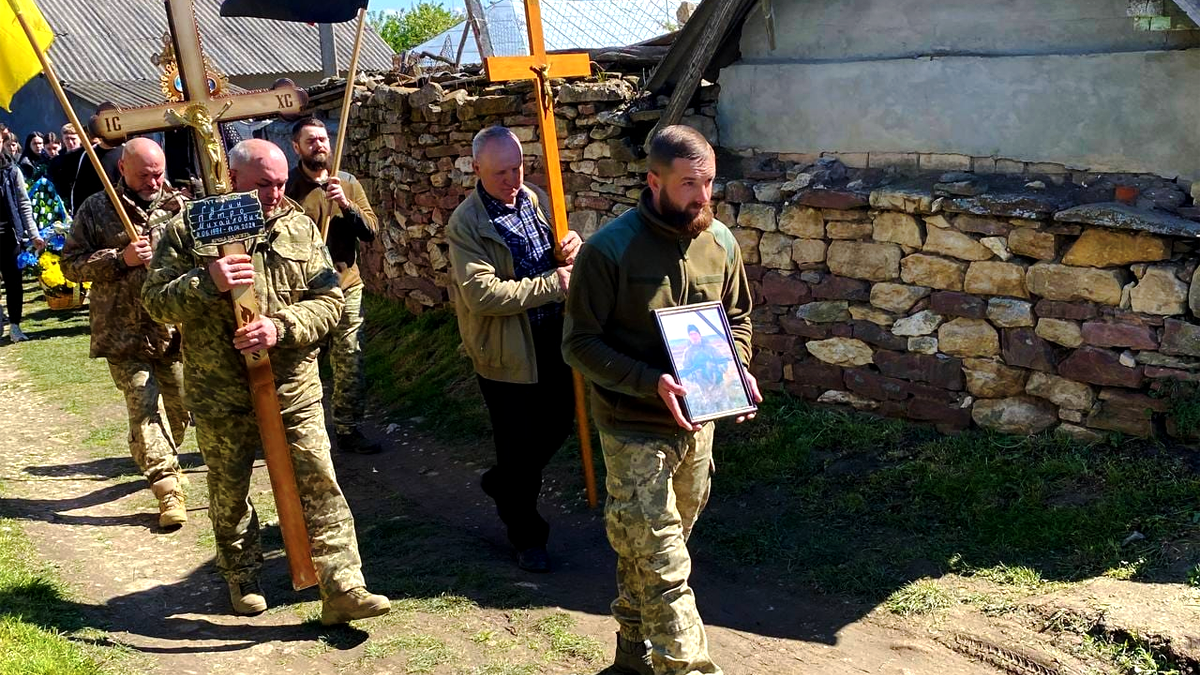 На Городенківщині в останню путь провели воїна Петра Гулина 3