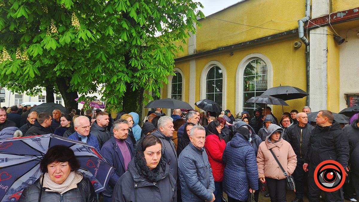 У Коломиї попрощалися з депутатом й меценатом Олександром Чемерисом 3