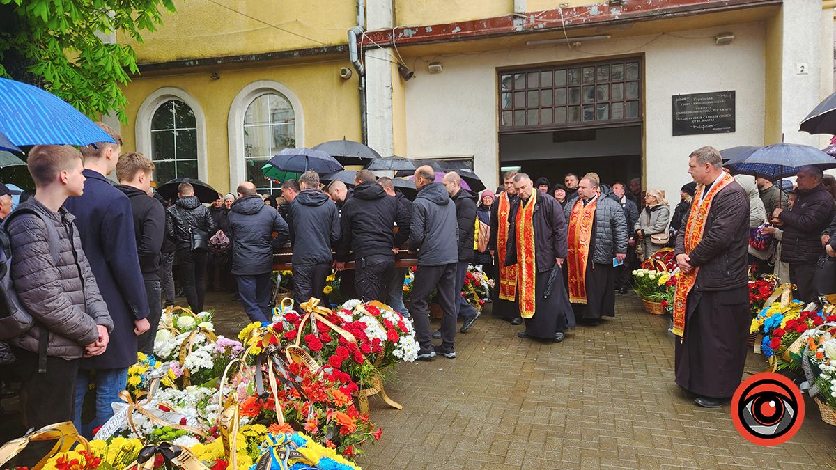 У Коломиї попрощалися з депутатом й меценатом Олександром Чемерисом 7