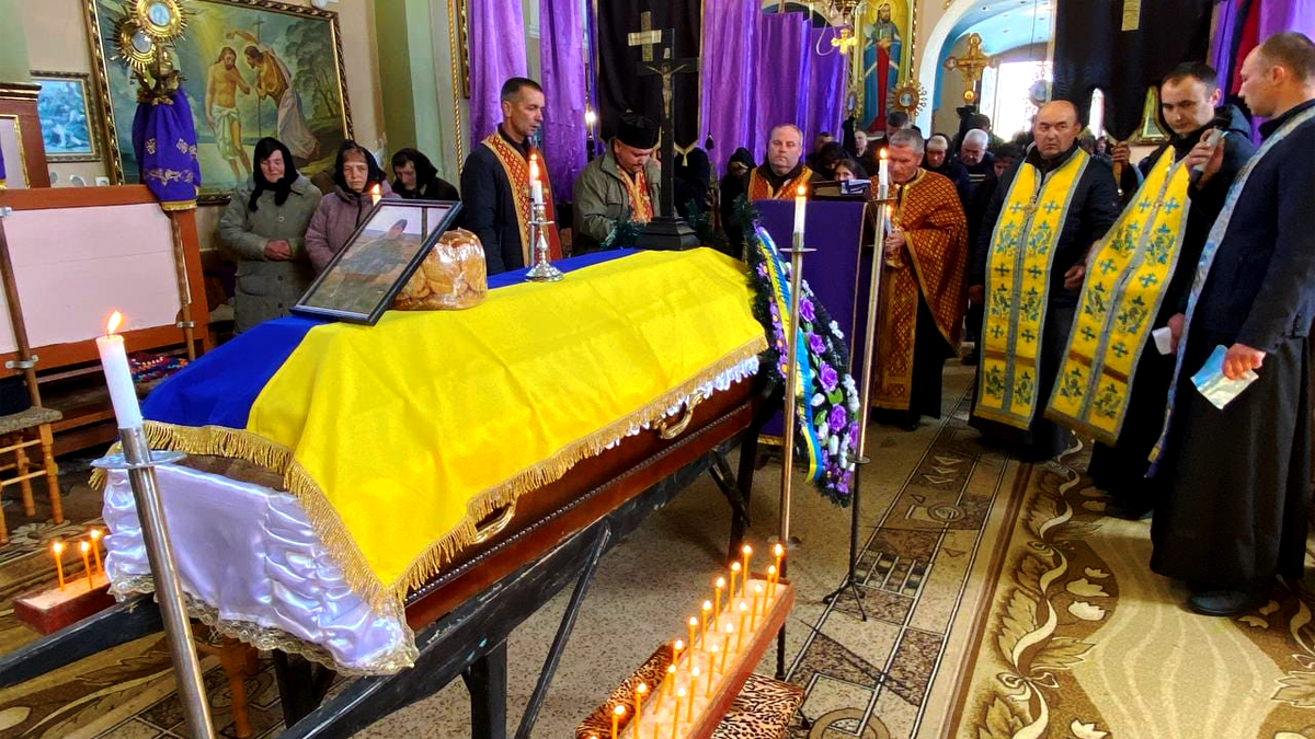 На Городенківщині в останню путь провели воїна Петра Гулина 5