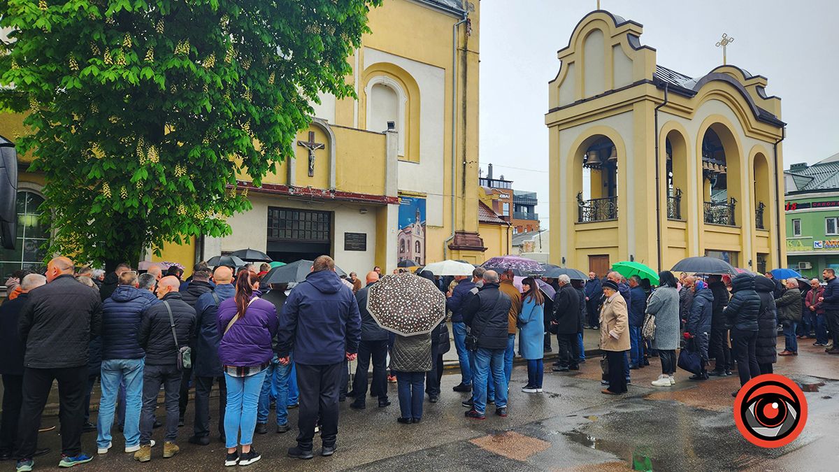 У Коломиї попрощалися з депутатом й меценатом Олександром Чемерисом 1