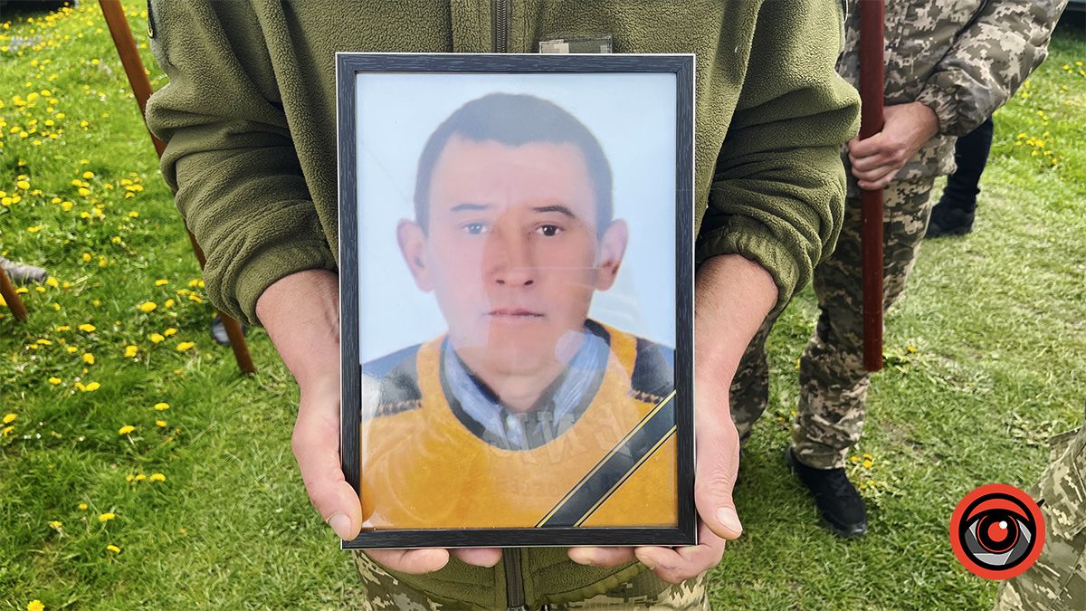 У Корничі назавжди попрощалися з воїном Миколою Настащуком