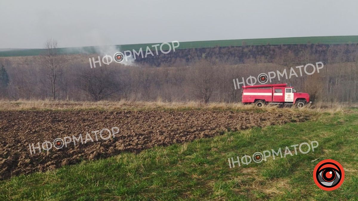 У неділю рятувальники загасили десяток пожеж у Коломийському районі 5