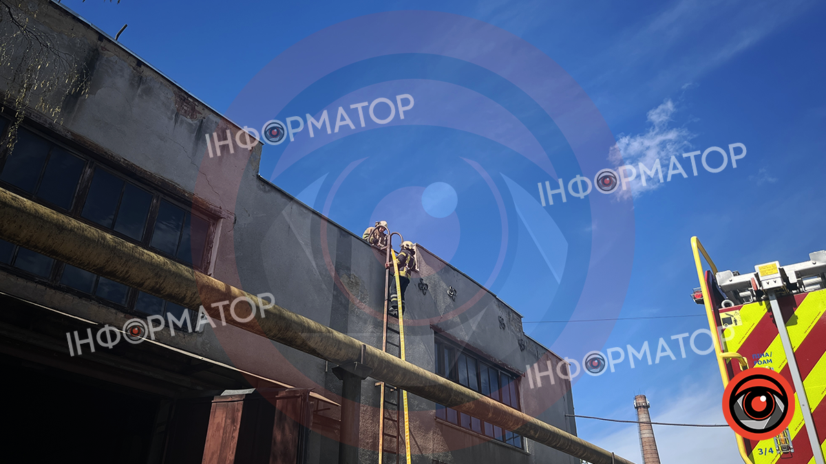 У Коломиї сталася пожежа на одному з деревообробних підприємств 3