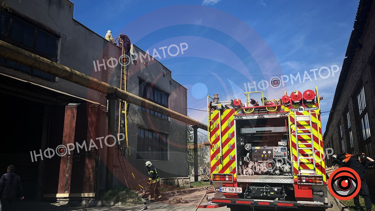 У Коломиї сталася пожежа на одному з деревообробних підприємств 2