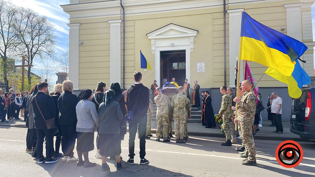 Коломия провела в останню путь захисника Івана Кучірку 11