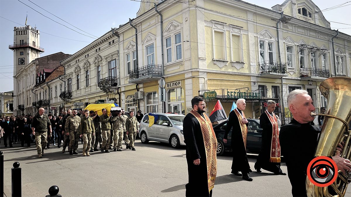 У Коломиї прощалися з захисником Дмитром Дзумедзеєм 13
