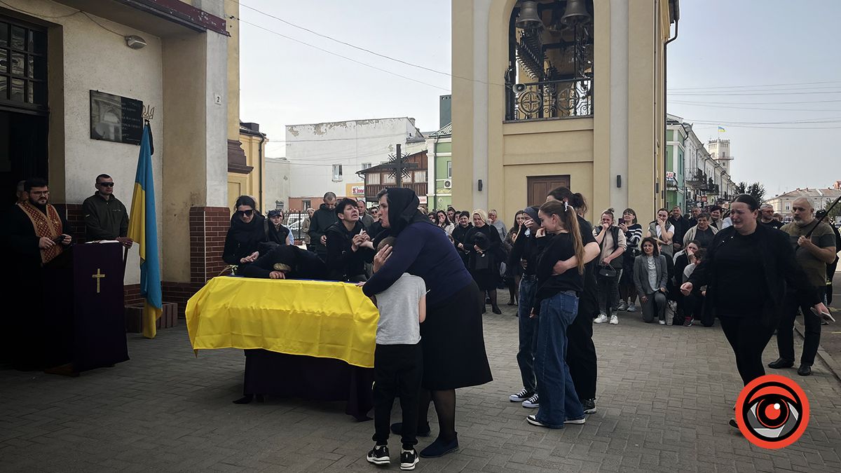 У Коломиї прощалися з захисником Дмитром Дзумедзеєм 6