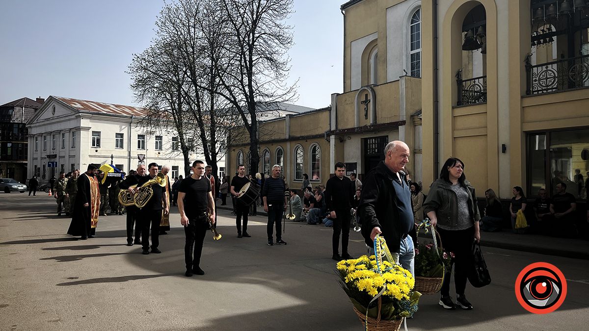 У Коломиї прощалися з захисником Дмитром Дзумедзеєм 8