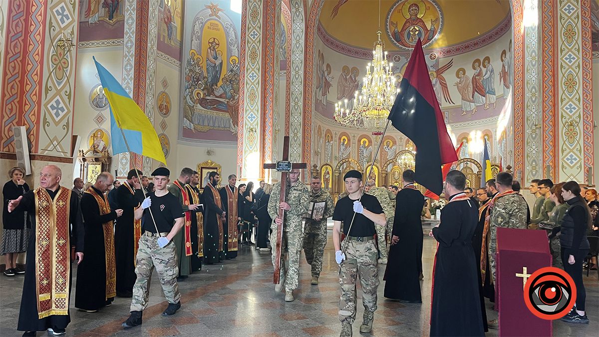 Коломияни назавжди попрощалися з загиблим воїном Ігорем Ганущаком 6