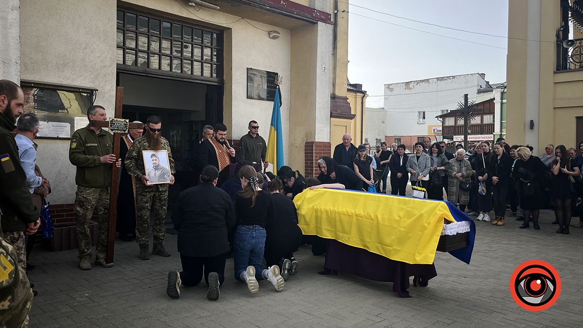 У Коломиї прощалися з захисником Дмитром Дзумедзеєм 7