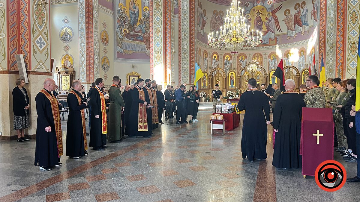 Коломияни назавжди попрощалися з загиблим воїном Ігорем Ганущаком 1