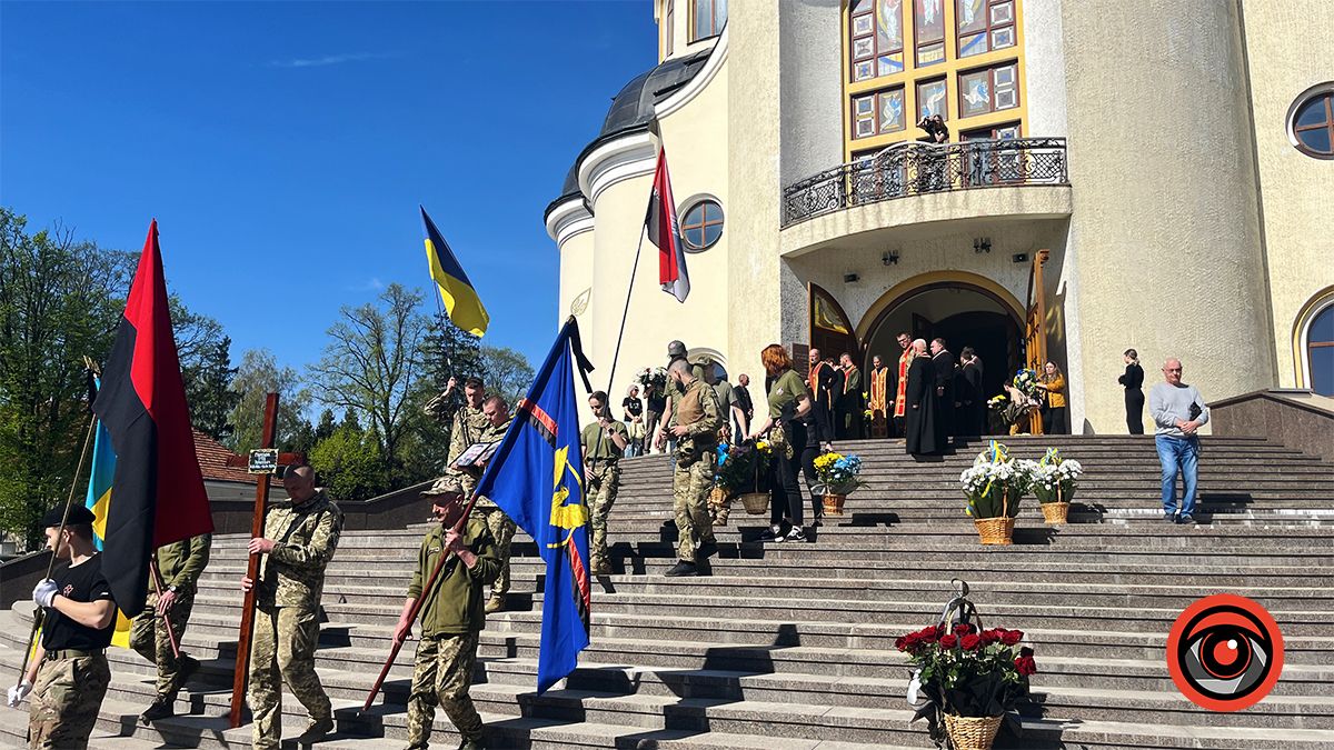 Коломияни назавжди попрощалися з загиблим воїном Ігорем Ганущаком 7
