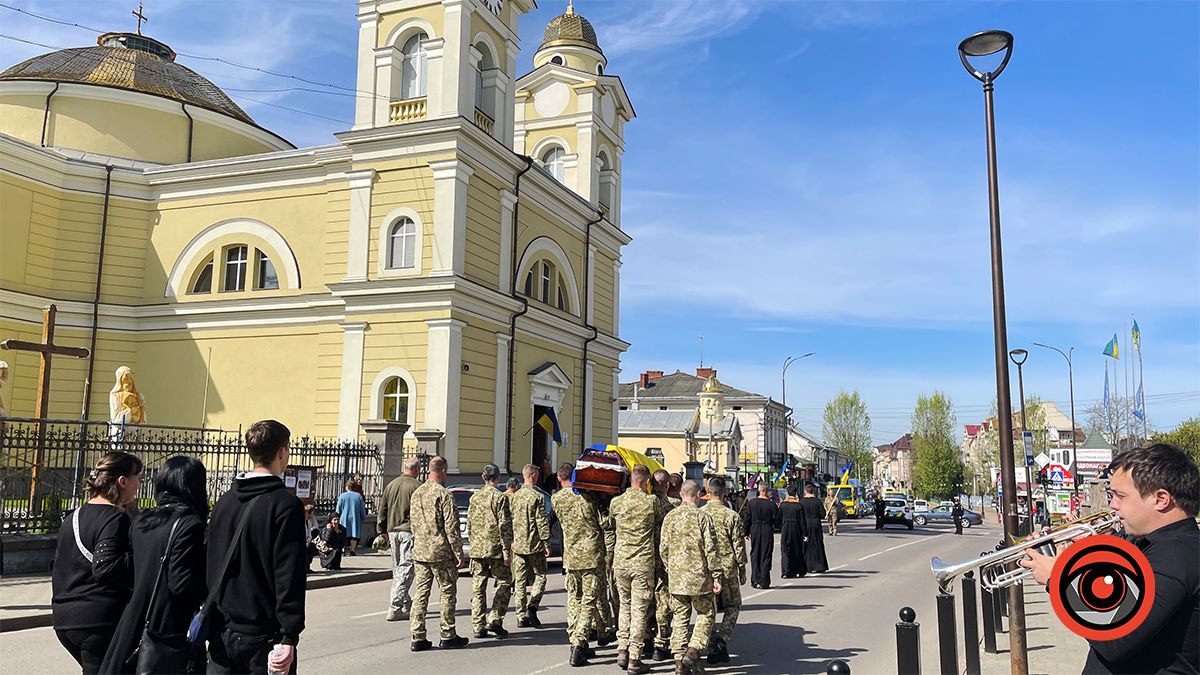 Коломия провела в останню путь захисника Івана Кучірку 10
