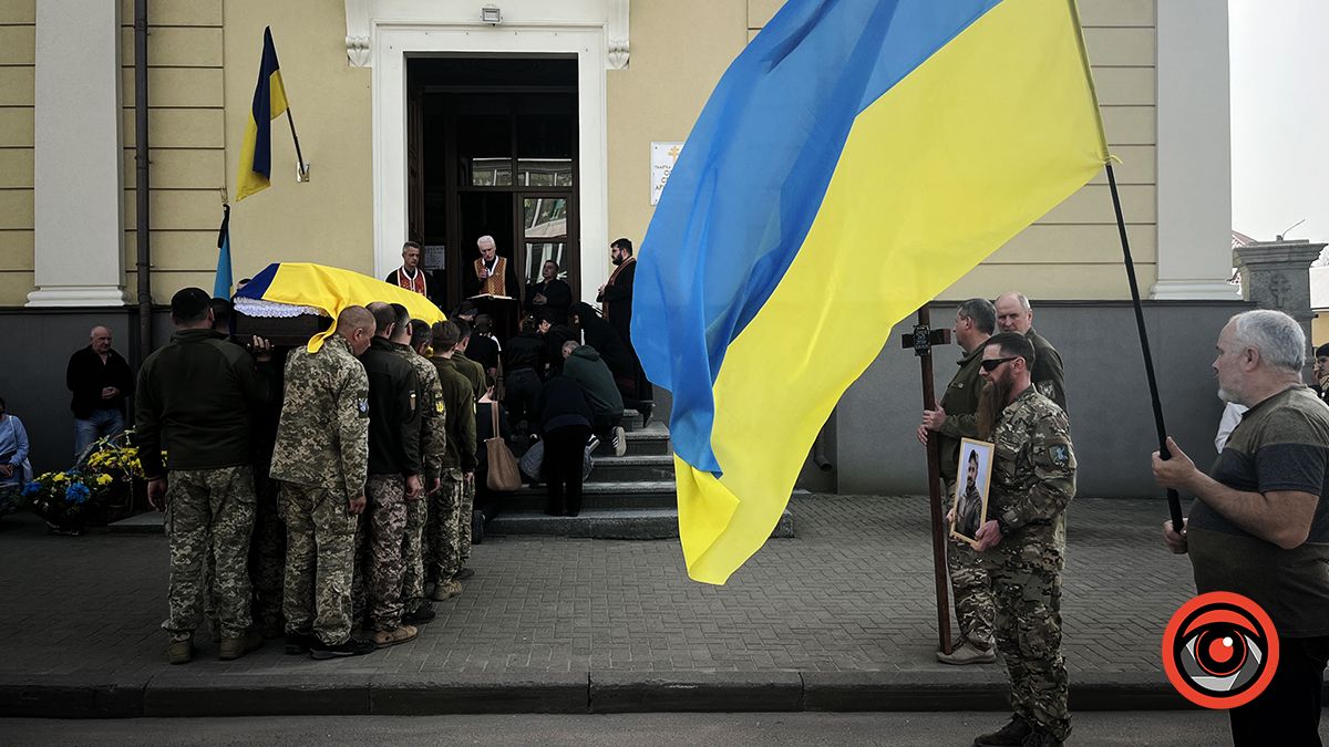 У Коломиї прощалися з захисником Дмитром Дзумедзеєм 15