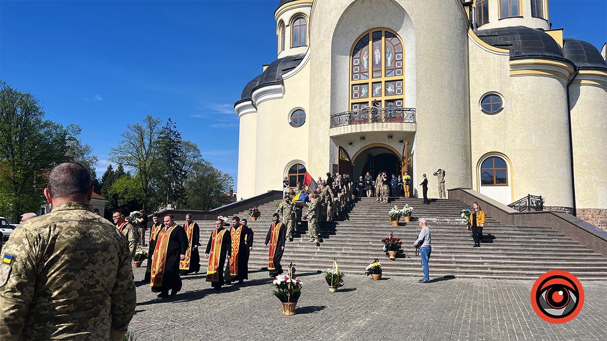 Коломияни назавжди попрощалися з загиблим воїном Ігорем Ганущаком 8