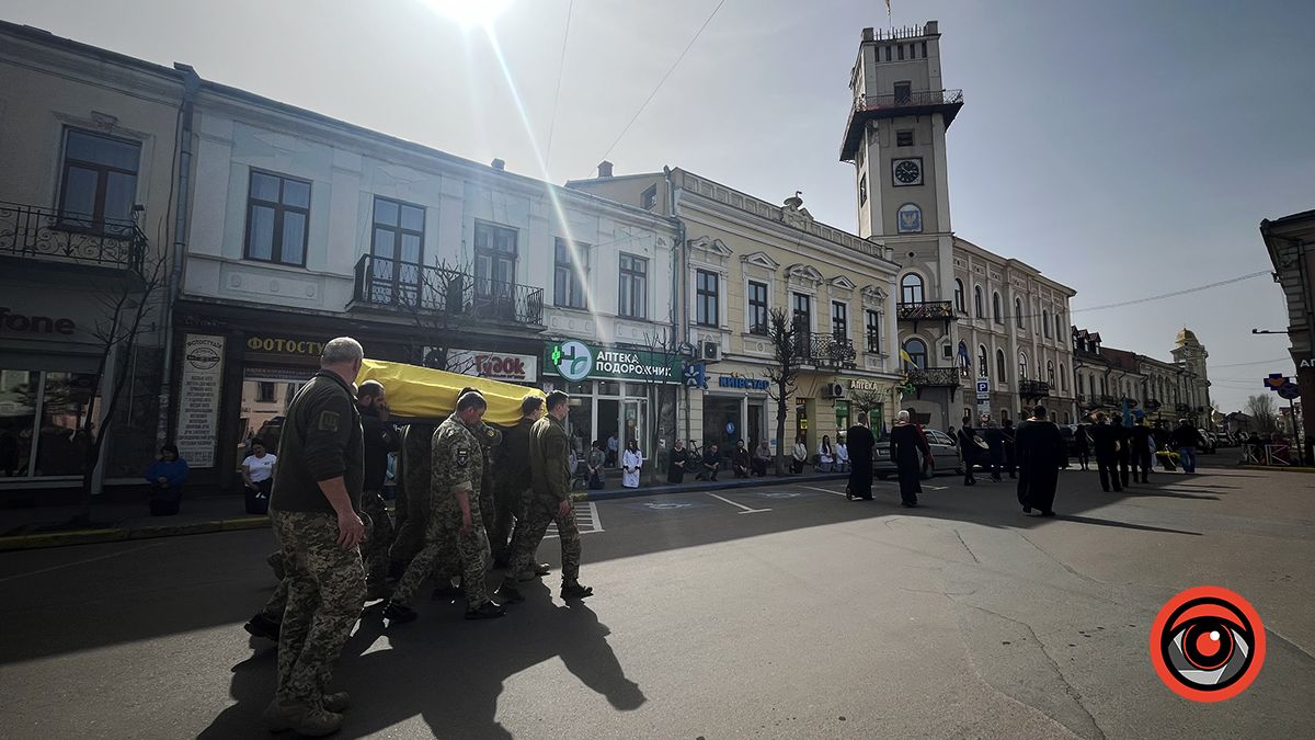 У Коломиї прощалися з захисником Дмитром Дзумедзеєм 12