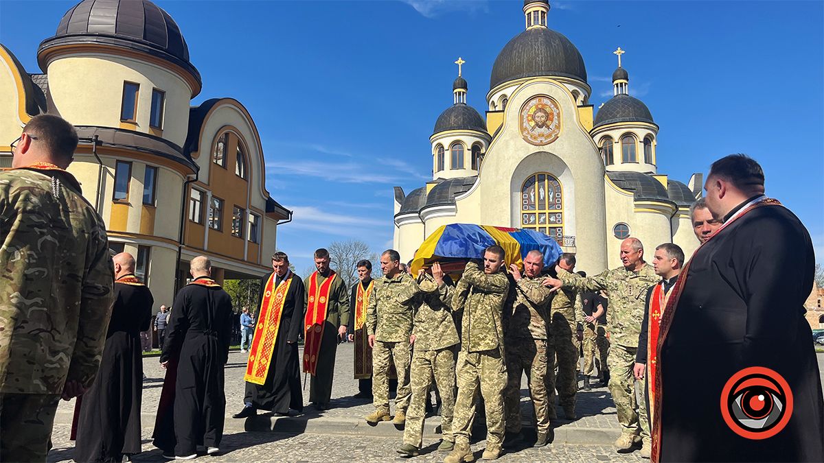 Коломияни назавжди попрощалися з загиблим воїном Ігорем Ганущаком 9