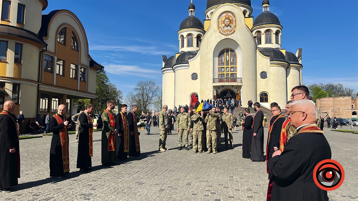 Коломияни назавжди попрощалися з загиблим воїном Ігорем Ганущаком 10
