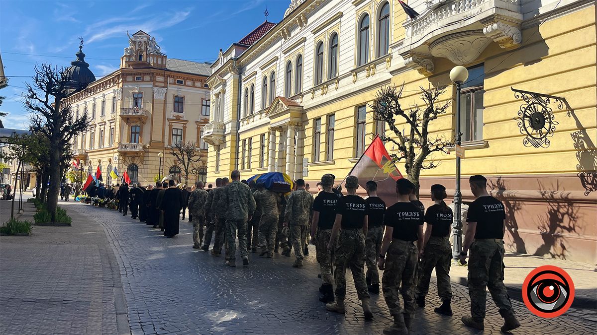 Коломияни назавжди попрощалися з загиблим воїном Ігорем Ганущаком 11