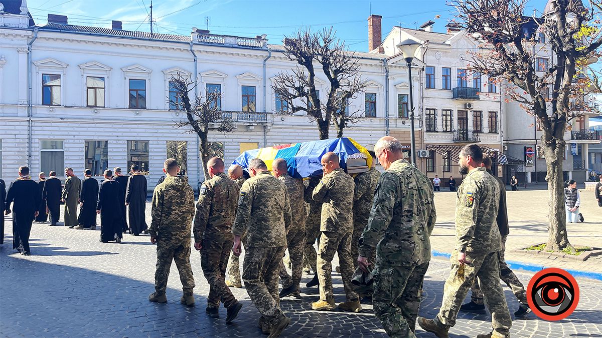Коломияни назавжди попрощалися з загиблим воїном Ігорем Ганущаком 12