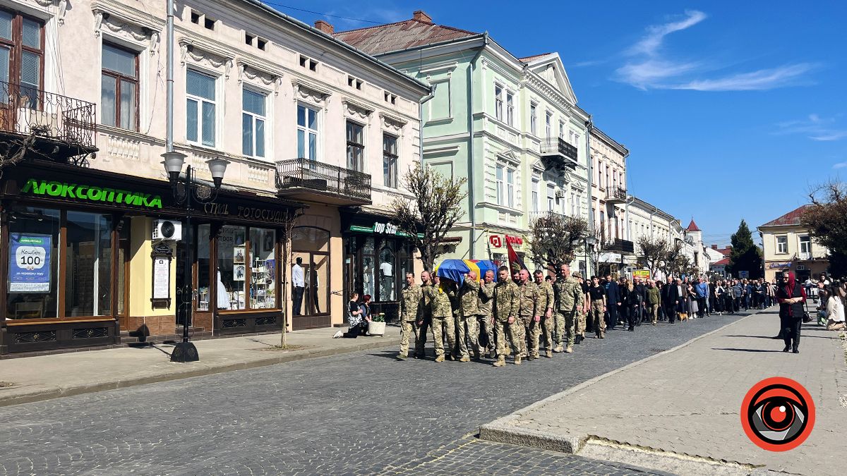 Коломияни назавжди попрощалися з загиблим воїном Ігорем Ганущаком 13