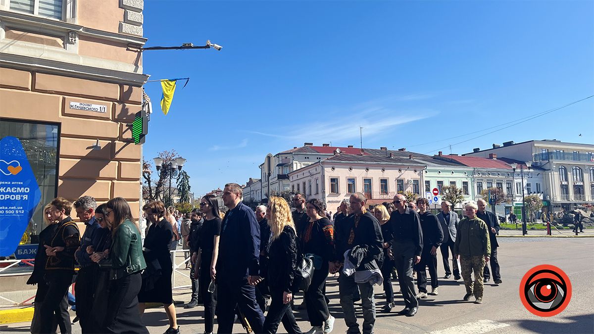 Коломияни назавжди попрощалися з загиблим воїном Ігорем Ганущаком 15