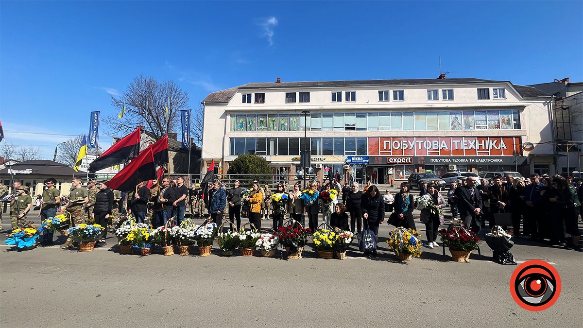 Коломияни назавжди попрощалися з загиблим воїном Ігорем Ганущаком 17