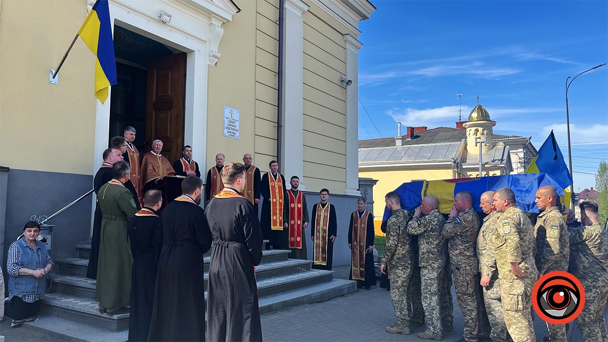 Коломияни назавжди попрощалися з загиблим воїном Ігорем Ганущаком 16