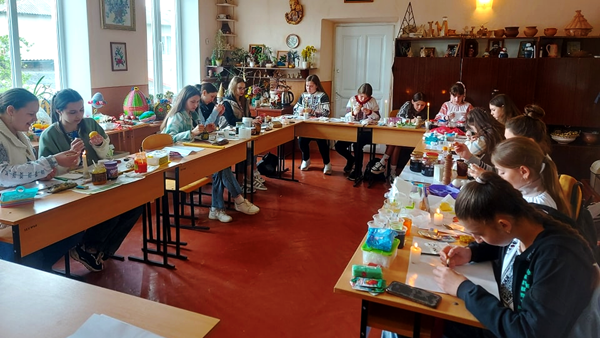 Школярі з Городенківщини створили писанки, щоб підтримати ЗСУ 1