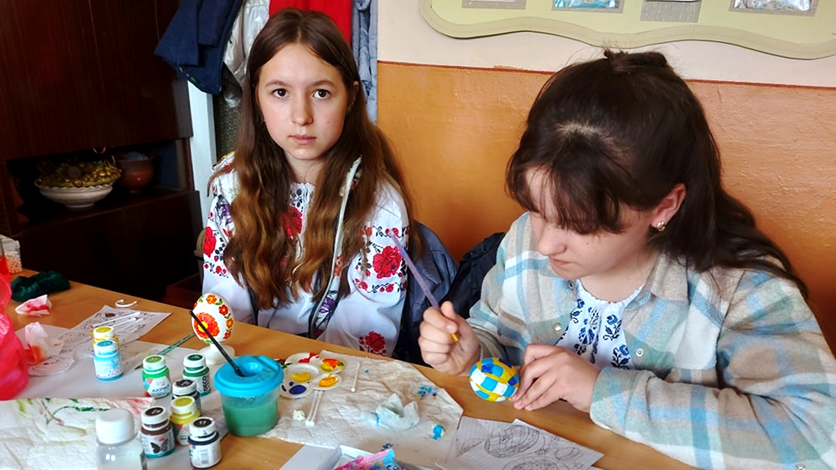 Школярі з Городенківщини створили писанки, щоб підтримати ЗСУ 2