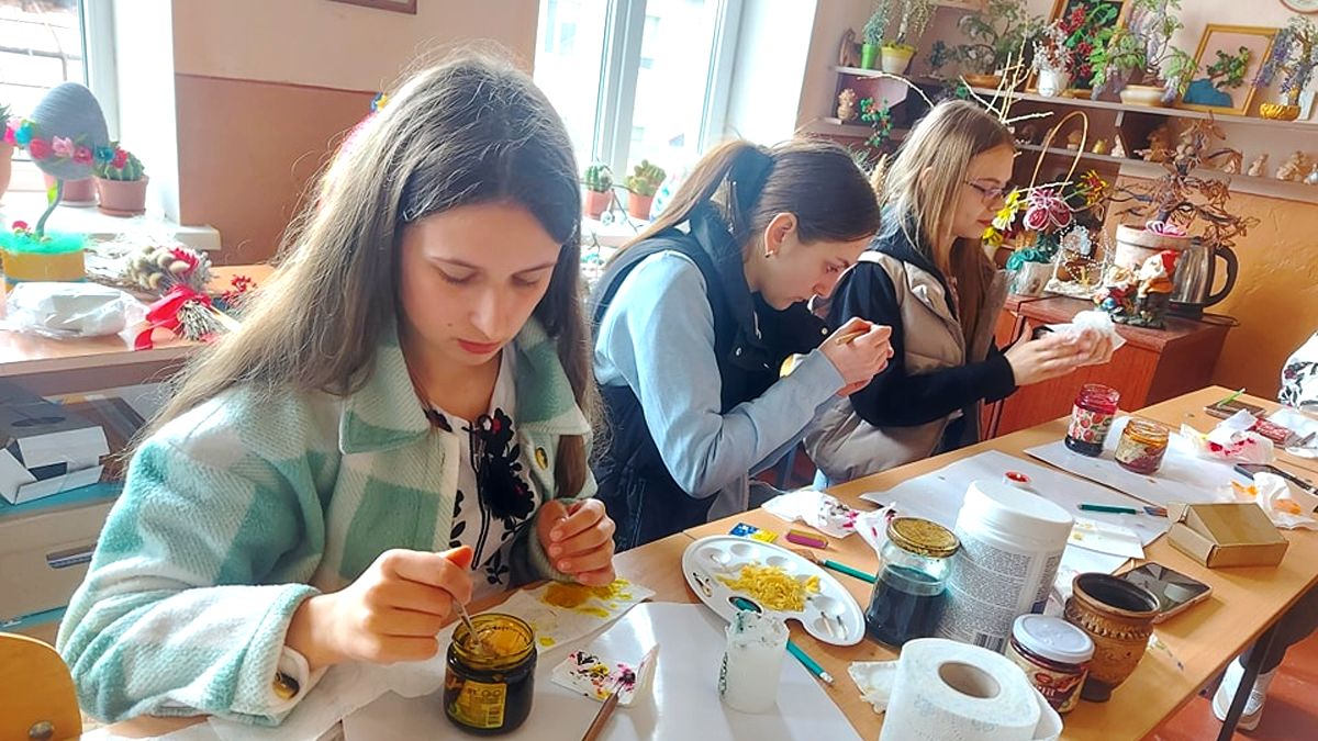 Школярі з Городенківщини створили писанки, щоб підтримати ЗСУ 4