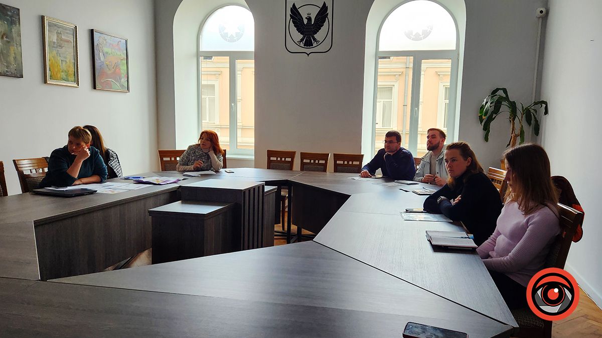 Як у ратуші Коломиї чиновники вчать англійську за бюджетний кошт і чи можна було обійтись без цих витрат 2
