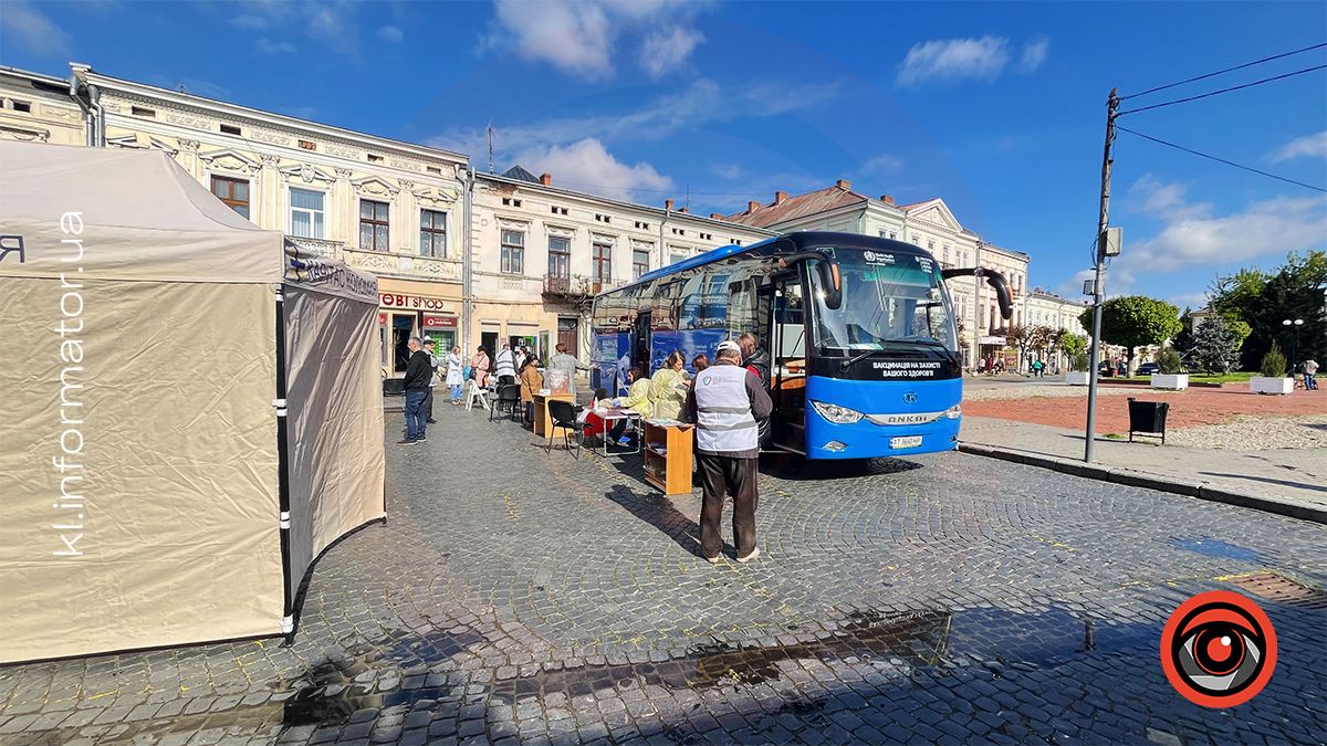 Сьогодні у центрі Коломиї безкоштовно перевіряють стан здоров’я і вакцинують 2