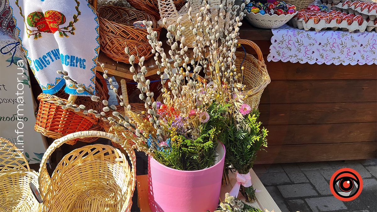 Скільки коштують вербові гілочки напередодні Вербної неділі у Коломиї 1