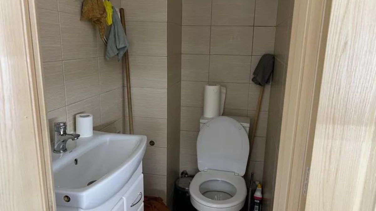 Розкішне приміщення у будинку-кораблі на площі Відродження ратуша продає з аукціону 4