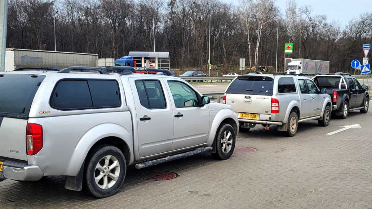 Городенківська громада передала ще 3 автівки для Збройних Сил 1