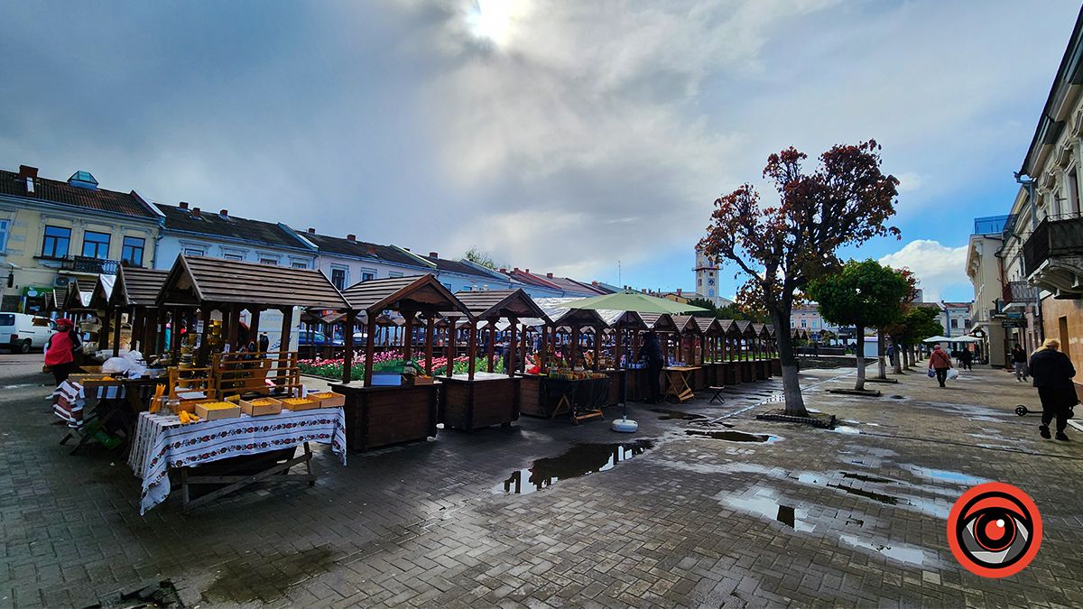 У Коломиї запрацював великодній ярмарок 5