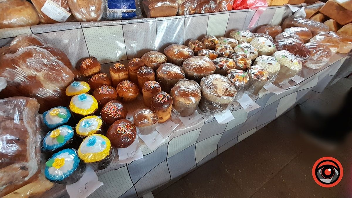 Скільки коштують паски на ринку і в пекарнях Коломиї 6
