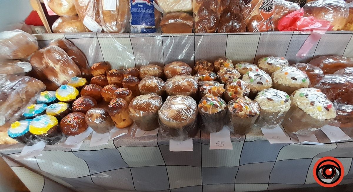 Скільки коштують паски на ринку і в пекарнях Коломиї 5