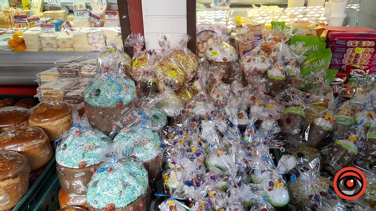 Скільки коштують паски на ринку і в пекарнях Коломиї 3