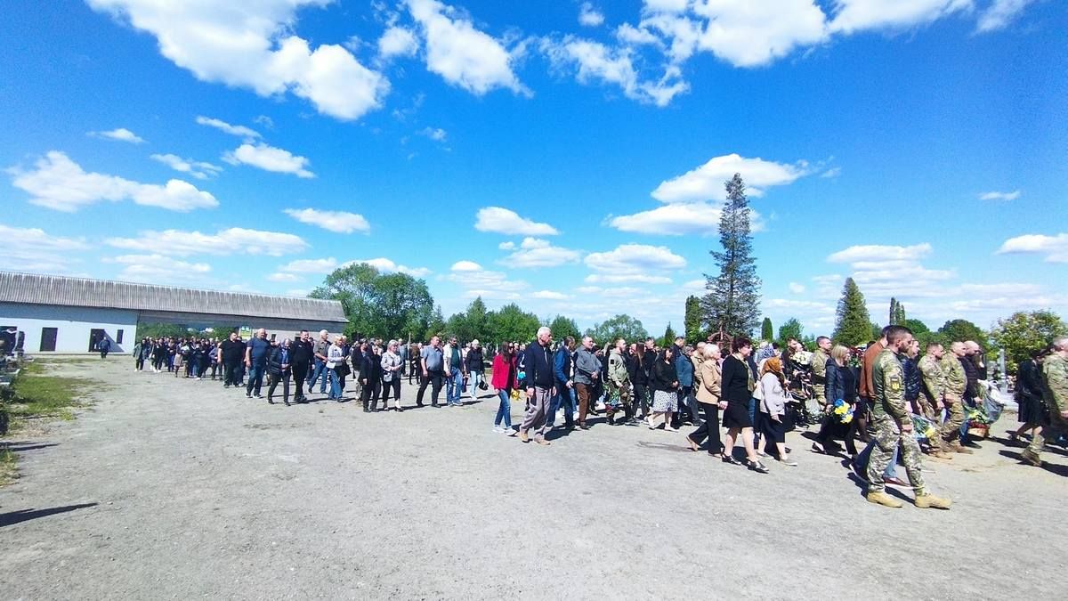 На Надвірнянщині в останню дорогу провели Андрія Плитуса, який пройшов "Азовсталь" і полон 5