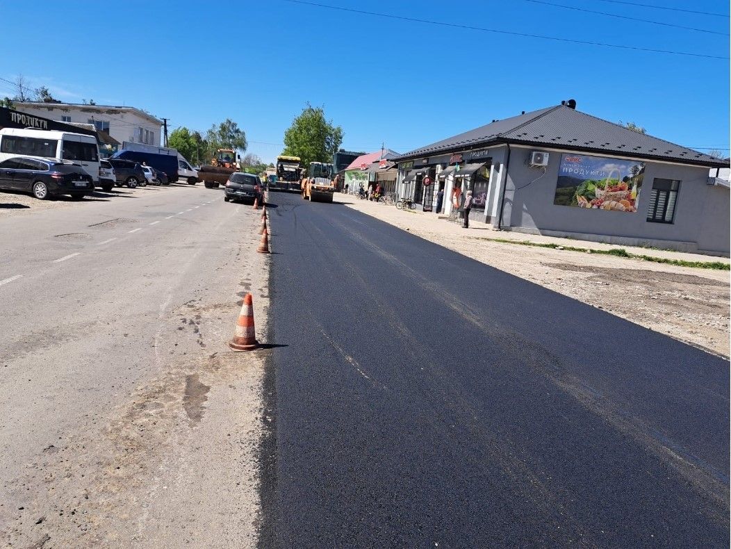 На деяких дорогах Коломийщини провели ремонт та оновили огородження 3