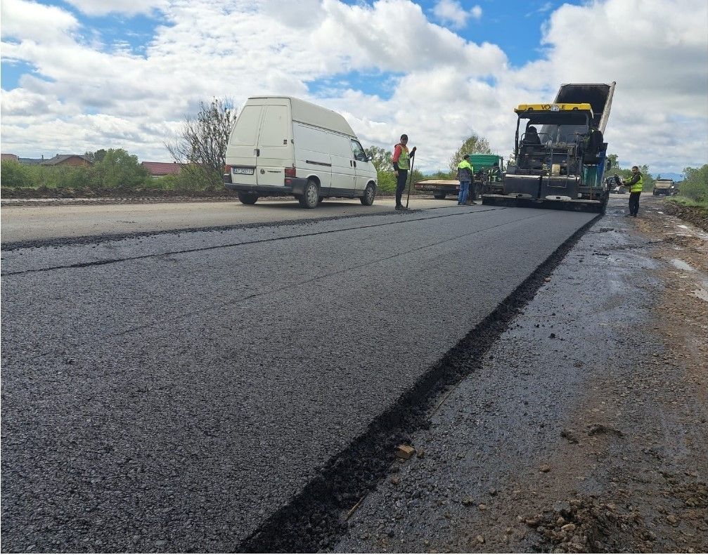 На деяких дорогах Коломийщини провели ремонт та оновили огородження 2