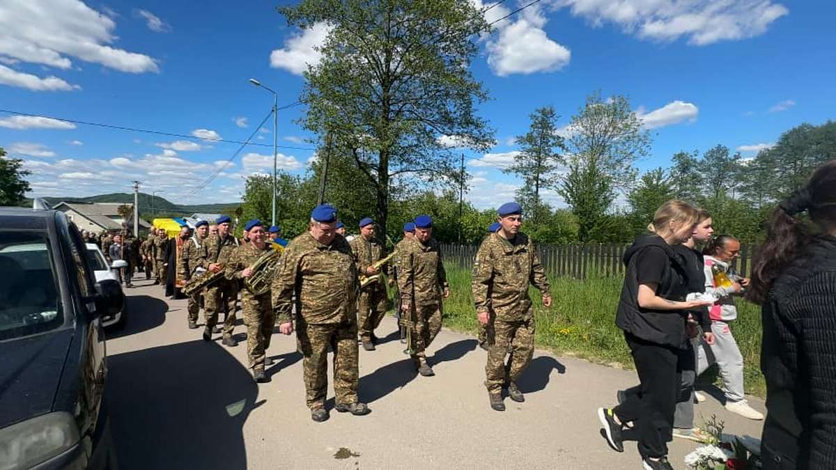 На Надвірнянщині в останню дорогу провели Андрія Плитуса, який пройшов "Азовсталь" і полон 2