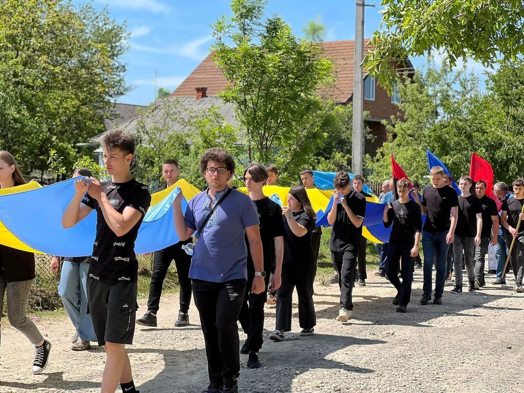 У селі Струпків провели в останню дорогу Героя Тараса Жибака 5