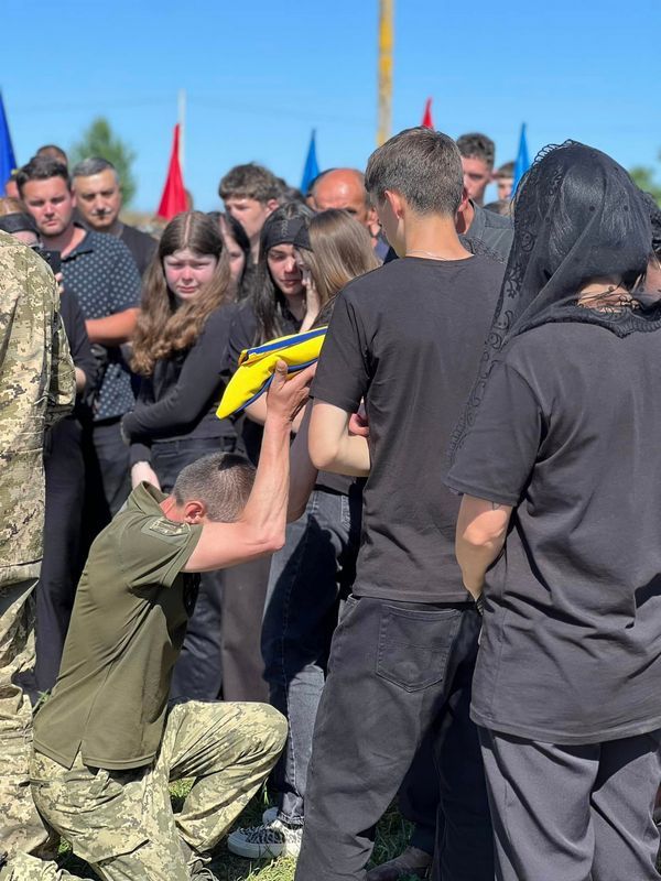 У селі Струпків провели в останню дорогу Героя Тараса Жибака 12