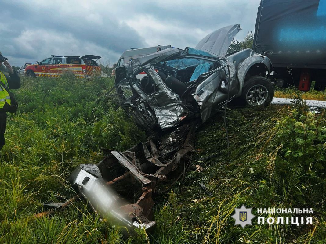 Двоє людей у лікарні: деталі моторошної автотрощі на Надвірнянщині 3